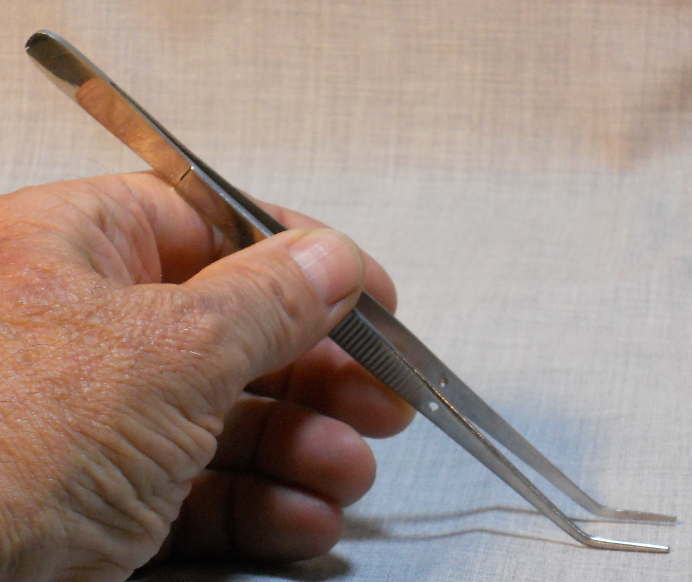 grooming tweezers